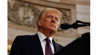 presidente dos EUA, Donald Trump, discursa durante cerimônias de inauguração na Rotunda do Capitólio dos EUA em 20 de janeiro de 2025 em Washington, DC. Donald Trump toma posse para seu segundo mandato como o 47º presidente dos Estados Unidos. 