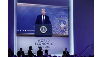 Presidente dos EUA, Donald Trump, faz discurso à distância durante 55º Fórum Econômico Mundial, em Davos, na Suíça.