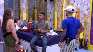 Raissa conversa com os gêmeos João Gabriel e João Pedro no "BBB25"