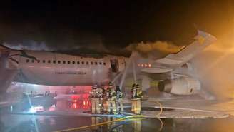 Avião pegou fogo em aeroporto na Coreia do Sul