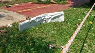 Destroços de avião de pequeno porte que caiu na Barra Funda, zona oeste de São Paulo, nesta sexta-feira, 7.