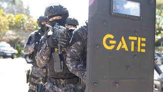 Homem que fazia ex-namorada de refém foi morto por atirador de elite