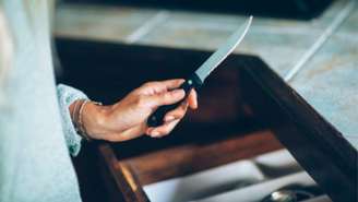 Professora é presa após esfaquear aluna de 8 anos até a morte