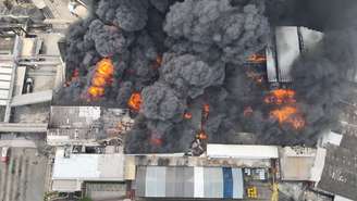 Fábrica de fantasias tinha ligações clandestinas de energia, diz perícia –