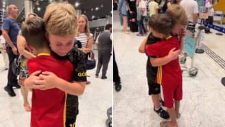 Melhores amigos choram com despedida no aeroporto e emociona web: ‘Amor puro’