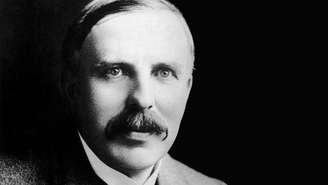 Ernest Rutherford é conhecido como o 'pai da física nuclear'