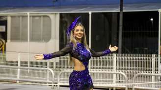 Josi Oliveira, musa da Colorado do Brás desiste de desfilar após fratura no pé