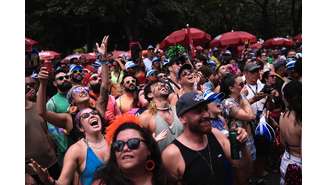 Foliões curtem o Bloco do Abrava, em São Paulo 