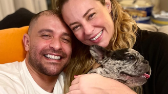Paolla Oliveira e Diogo Nogueira com um dos cachorros de estimação