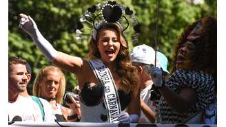 Tradicional bloco de carnaval Cordão da Bola Preta desfila nas ruas do Rio de Janeiro neste sábado, 1º