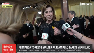 Fernanda Torres ganha broche de Pikachu