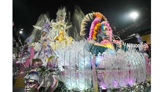 Veja as fotos do desfile da Viradouro no carnaval do Rio