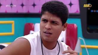 Guilherme escuta Seu Fifi