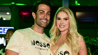 Gustavo Theodoro e Bárbara Evans em camarote na Sapucaí