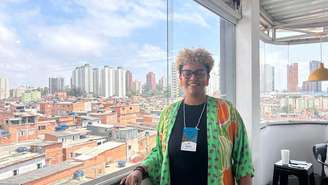 Daiany França Saldanha na favela de Paraisópolis, zona sul de São Paulo, onde desenvolveu projeto.