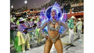 Paolla Oliveira em sua despedida como rainha de bateria da Grande Rio