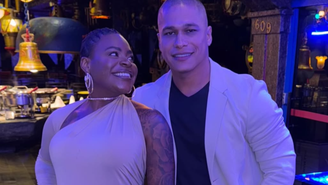 Apaixonada! Jojo Todynho posa em clima de romance com namorado policial