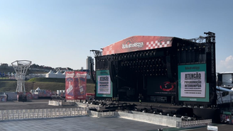 Montagem do palco do Lollapalooza 2025