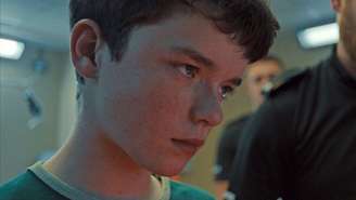 Na série Adolescência, um adolescente de 13 anos é detido após uma colega da escola ser assassinada