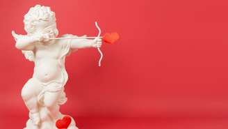 Vênus nos signos de Fogo não é só paixão e intensidade. Descubra como Áries, Leão e Sagitário vivem o amor de forma única e autêntica.