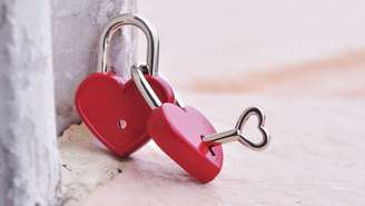 Quer que a pessoa amada pense em você o tempo todo? Aprenda 3 simpatias poderosas para fortalecer essa conexão e atrair o amor!