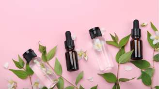 O jasmim pode ser usado contra o estresse e a ansiedade. Descubra como usar aromatizantes, óleos essenciais, incensos e velas para relaxar.