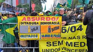 Manifestantes na Avenida Paulista a favor da anistia dos condenados pelo 8/1