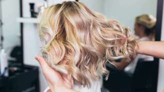 Veja como fazer o corte em camadas emplumadas e o que é a tendência