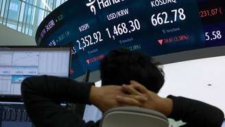 Bolsas asiáticas despencaram nesta segunda-feira (07/04)