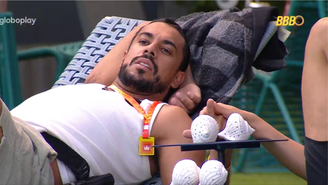 Maike e Renata de mãos dadas no BBB 25