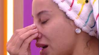 BBB25: Renata fica aos prantos após bate-boca com brother: 'Detestando'