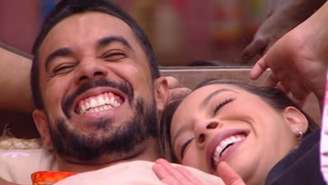 Maike e Renata (Reprodução/Globo)