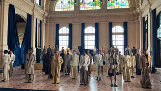 Desfile de João Pimenta chama atenção pela autenticidade em peças tradicionais