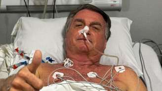 Bolsonaro passa por cirurgia neste domingo (13); Michelle Bolsonaro, sua esposa, revela status e detalhes do procedimento