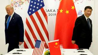 A China pediu aos Estados Unidos no domingo (13) que “cancelem completamente” as taxas alfandegárias recíprocas, em uma nova crítica à política comercial de Donald Trump, na véspera da turnê de Xi Jinping pelo Sudeste Asiático.