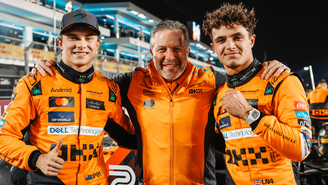 Oscar Piastri, Zak Brown e Lando Norris em Abu Dhabi 2024