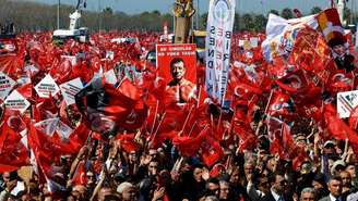 Manifestação de apoio ao prefeito de Istambul, Ekrem Imamoğlu, que aconteceu no dia 29 de março na capital turca.