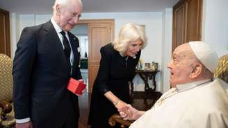 Rei Charles III, rainha consorte Camilla e Papa Francisco