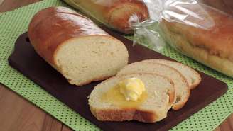 Nada como uma receita de pão caseiro tradicional para começar bem o dia – Foto: Guia da Cozinha
