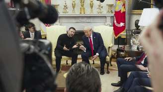 Foto ilustrativa: o presidente Donald Trump, à direita, se encontra com o presidente ucraniano Volodymyr Zelenskyy no Salão Oval da Casa Branca, sexta-feira, 28 de fevereiro de 2025, em Washington. (Foto AP/ Mystyslav Chernov)