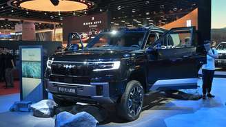 Modelo da chinesa Fangchengbao em exposição na Feira Internacional de Carros de Xangai, em 23/4/25.