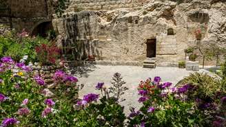Muitos pesquisadores ainda tentam descobrir onde foi exatamente que Jesus de Nazaré foi sepultado, mas o Jardim do Túmulo tem sido um forte concorrente