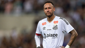Neymar Jr, do Santos, reage após a derrota do time na partida entre Fluminense e Santos, pelo Brasileirão 2025, no Estádio do Maracanã, em 13 de abril de 2025, no Rio de Janeiro, Brasil
