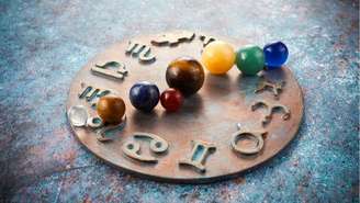 Já viu planetas retrógrados no seu mapa astral e ficou em dúvida? Descubra agora como essas posições influenciam sua personalidade!