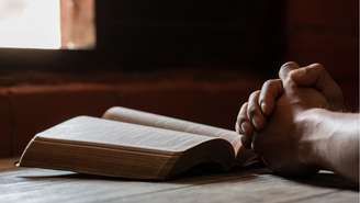 Conheça a história de São Marcos e aprenda orações poderosas para celebrar seu dia com fé, proteção e boas energias.