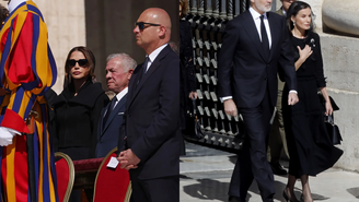 Princesa Charlene, de Mônaco, e Rainha Mary, da Dinamarca, para a cerimônia fúnebre