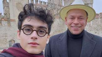 Marido de Leandro Karnal opina sobre diferença de 33 anos e revela previsão da mãe