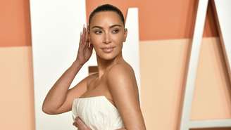 Kim Kardashian na festa do Oscar da Vanity Fair no domingo, 2 de março de 2025, no Wallis Annenberg Center for the Performing Arts em Beverly Hills, Califórnia.