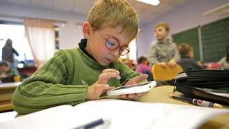 Especialistas franceses recomendam que crianças menores de 6 anos não sejam expostos a eletrônicos.