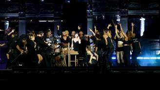 Lady Gaga passa som na praia de Copacabana; veja